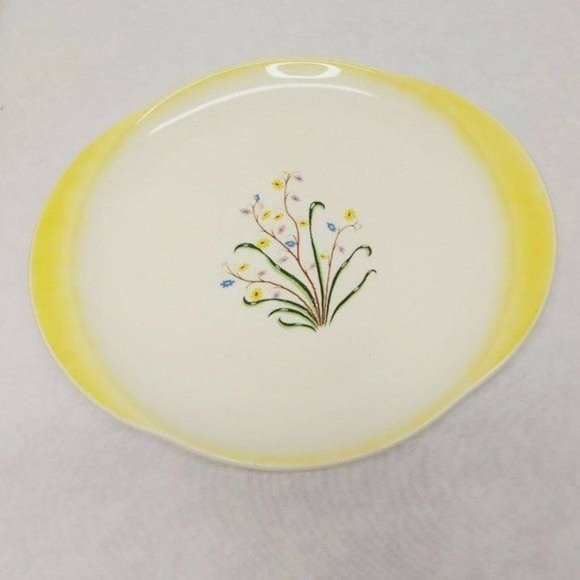 * 10"  cream and yellow ceramic Platter with minimal floral centerpiece - Picture 2 of 7